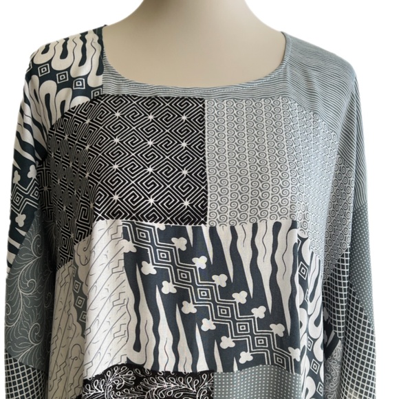 0142/ Gray Batik Rayon Poncho, Bohemian Kaftan Top, Modern Apparel, Black , Cove - Picture 4 of 8